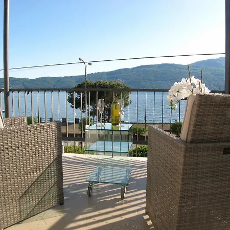Fronte Lago Apartment *